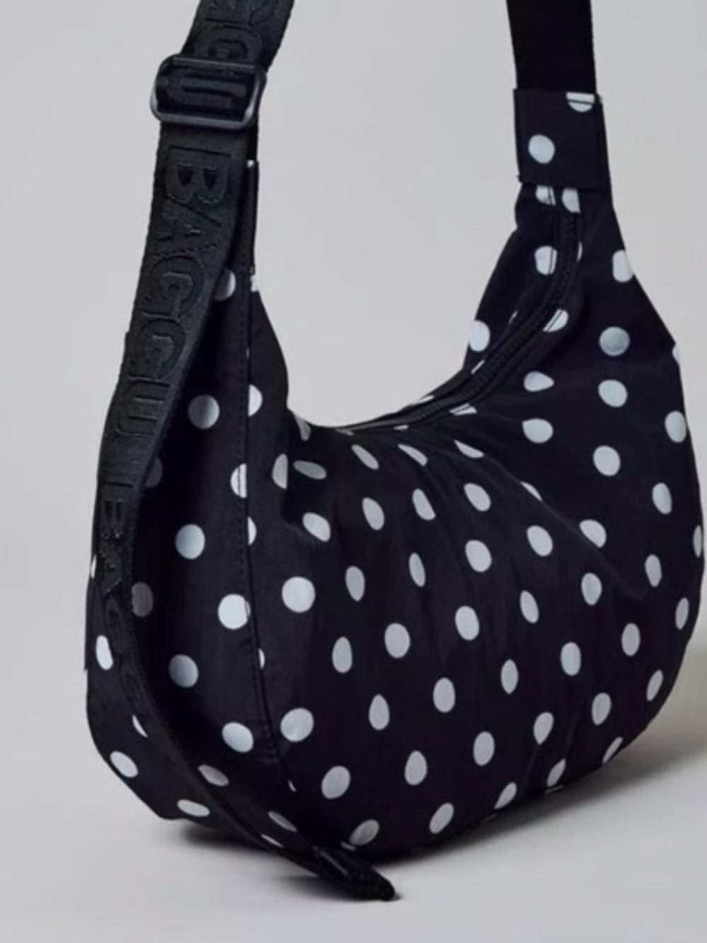 BAGGU Black Shoulder Bag with White Polka Dots